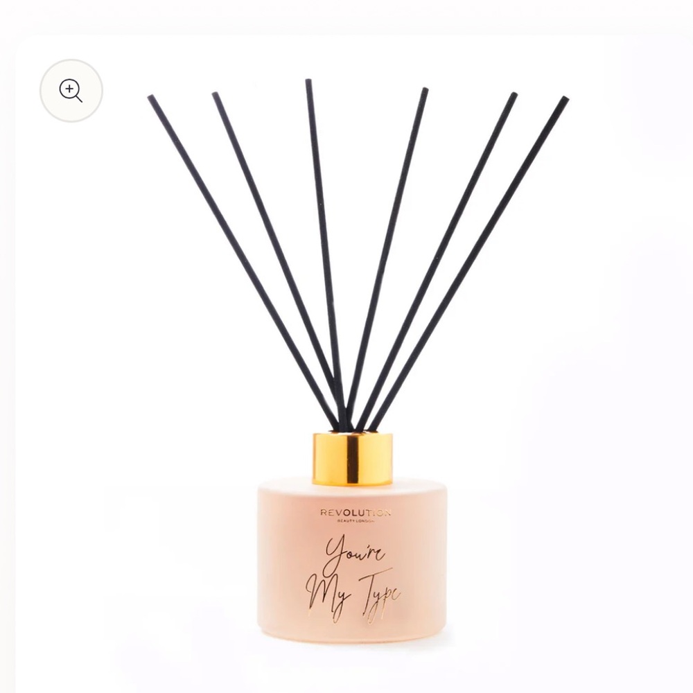 NEW Revolution UNDRESS ME Reed
Diffuser 3.38fl oz.
